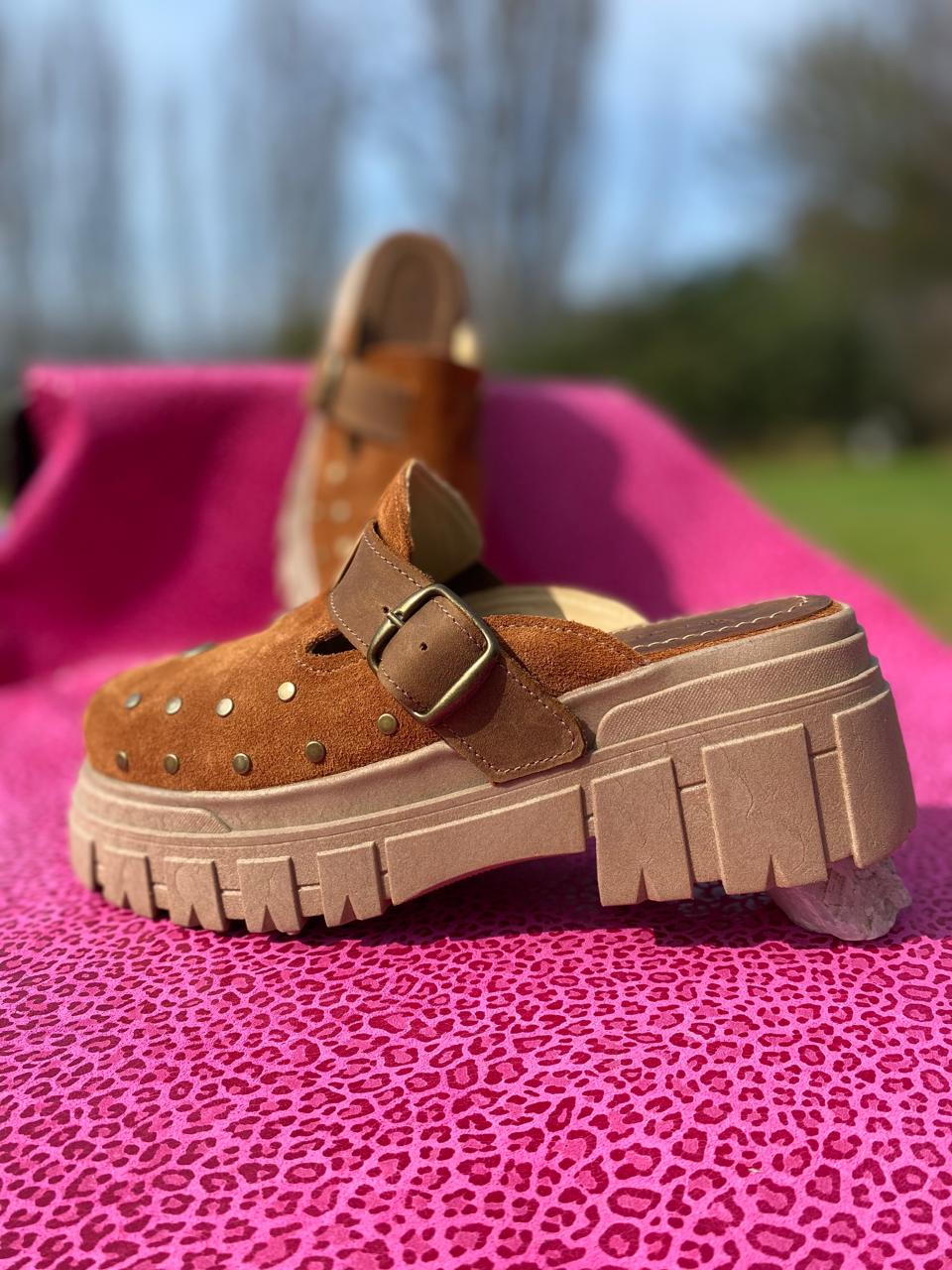 Zueco de Cuero Castaña