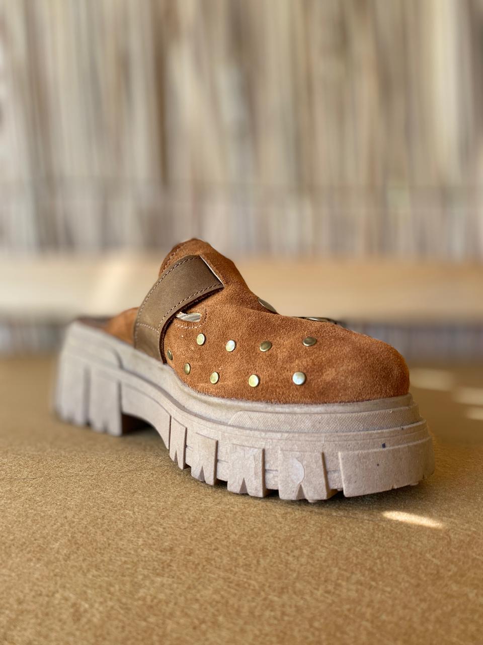 Zueco de Cuero Castaña